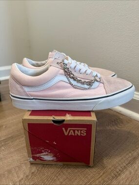 Vans old skool sneakers pink 9.5 men 11 women Comes